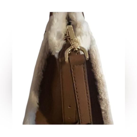 Michael Kors NWOT shoulder bag crossbody Satchal perfect for the winter - Picture 6 of 17